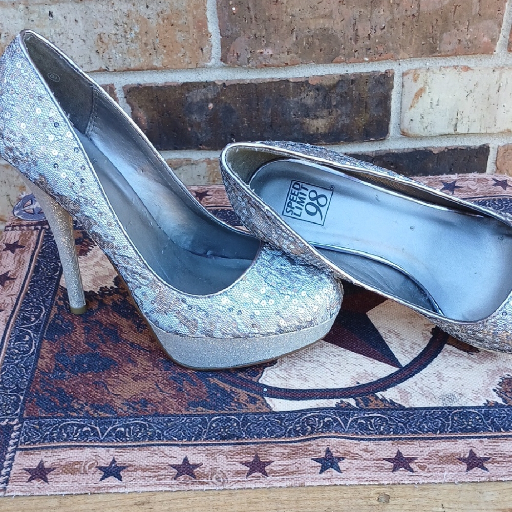 Speed Limit 98 Hardly Worn Silver Glitter Platform Heels Size 8.5M